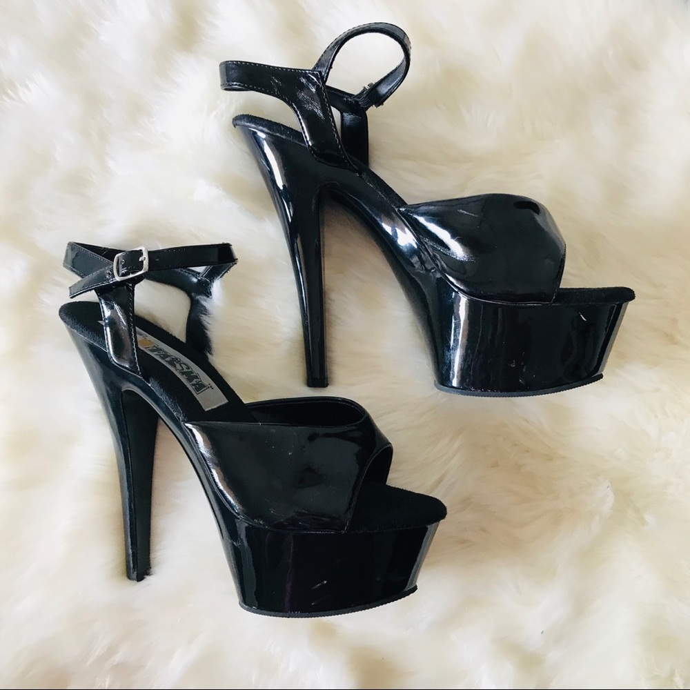 Fantasma Black 2” platform heels size 7.5 in GUC